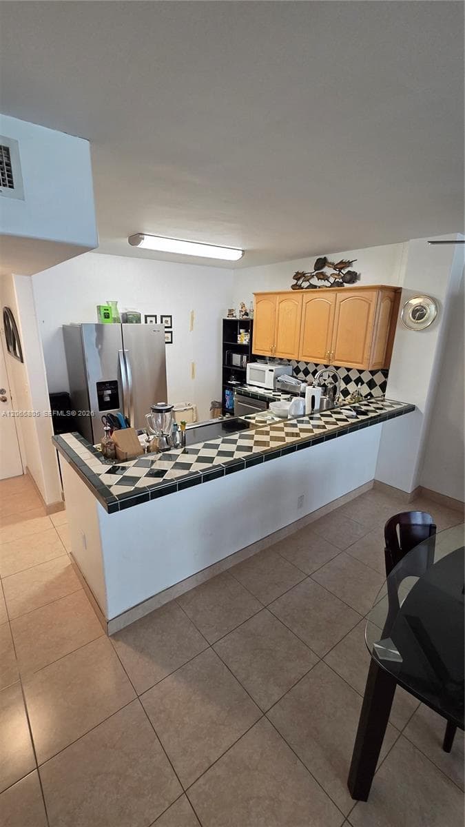 SEA AIR TOWERS CONDO · #409 in Hollywood - Photo 13