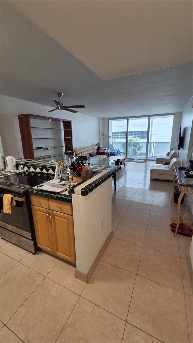 SEA AIR TOWERS CONDO · #409 in Hollywood - Photo 16