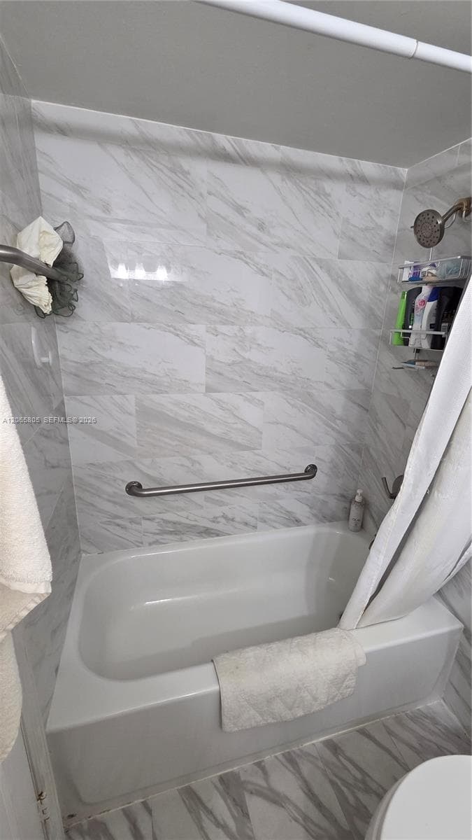 SEA AIR TOWERS CONDO · #409 in Hollywood - Photo 26