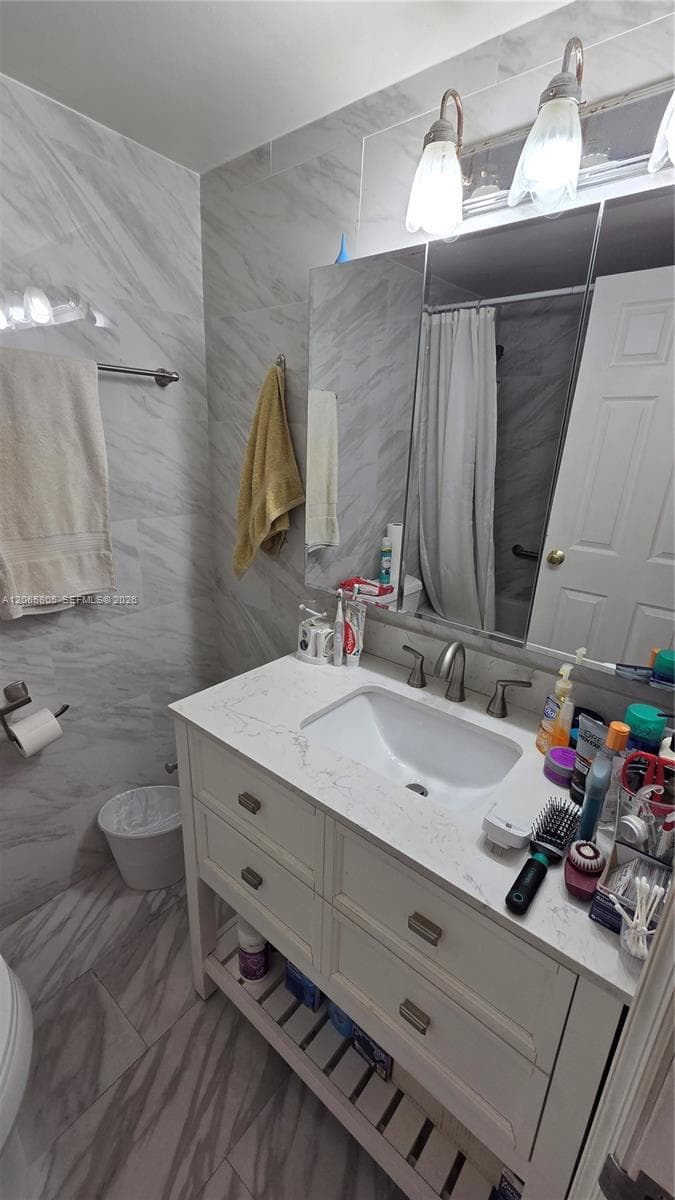 SEA AIR TOWERS CONDO · #409 in Hollywood - Photo 24