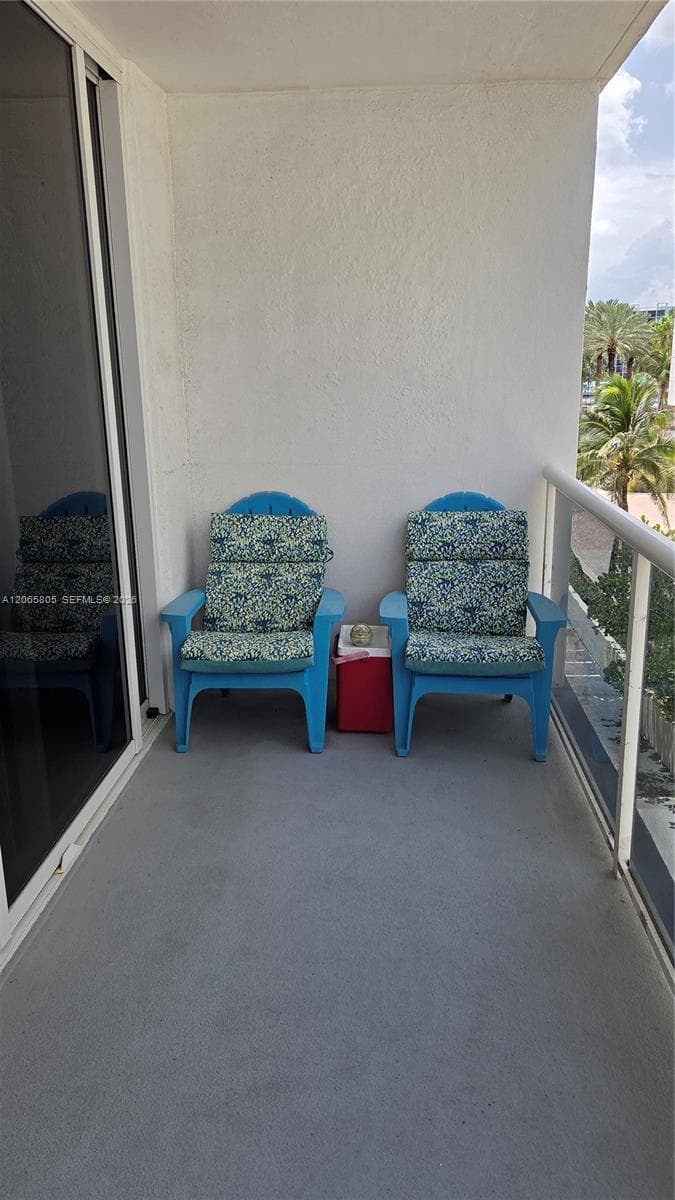 SEA AIR TOWERS CONDO · #409 in Hollywood - Photo 8
