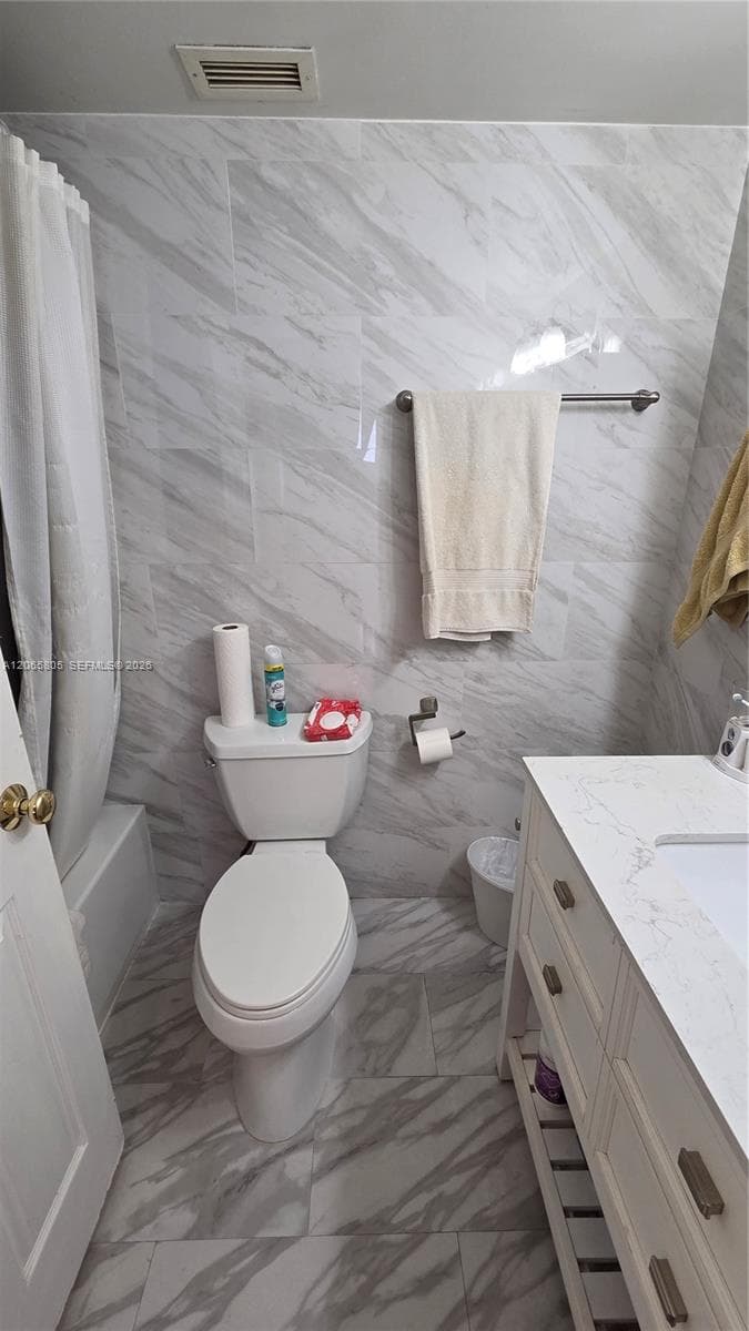 SEA AIR TOWERS CONDO · #409 in Hollywood - Photo 25