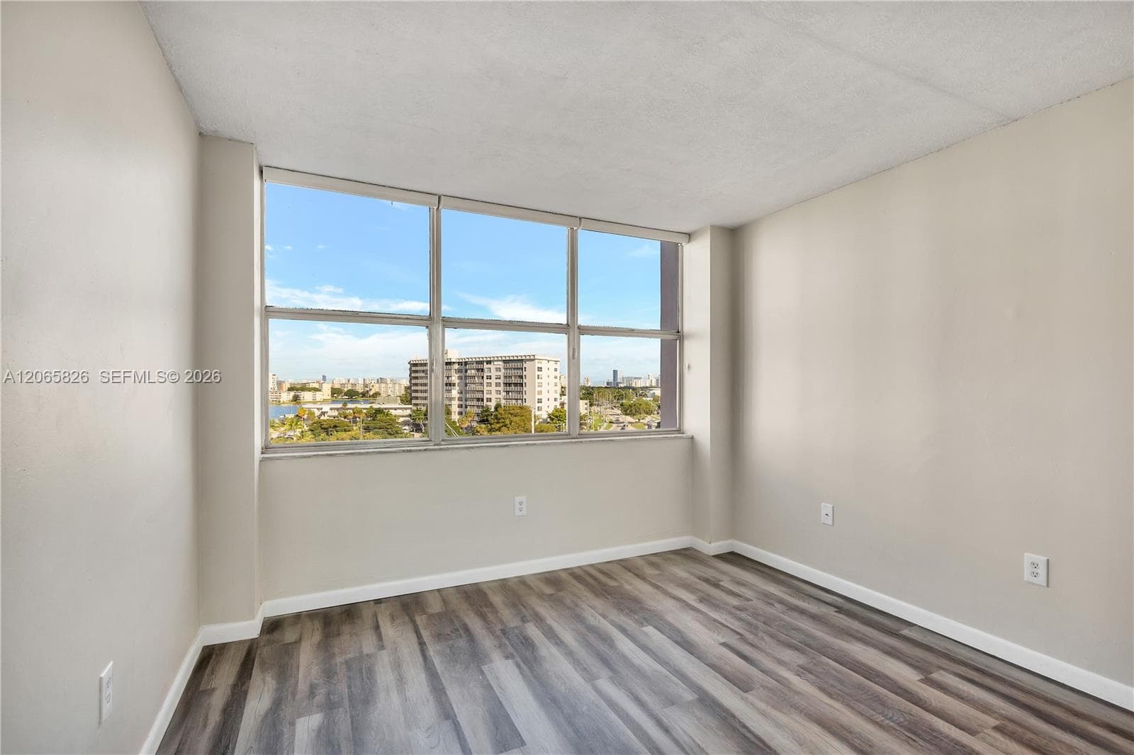 WILSHIRE CONDO · #714E in Miami - Photo 27