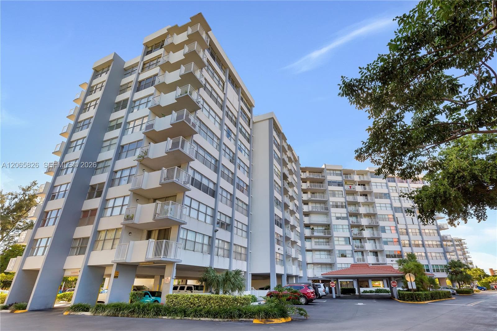 WILSHIRE CONDO · #714E in Miami - Photo 31