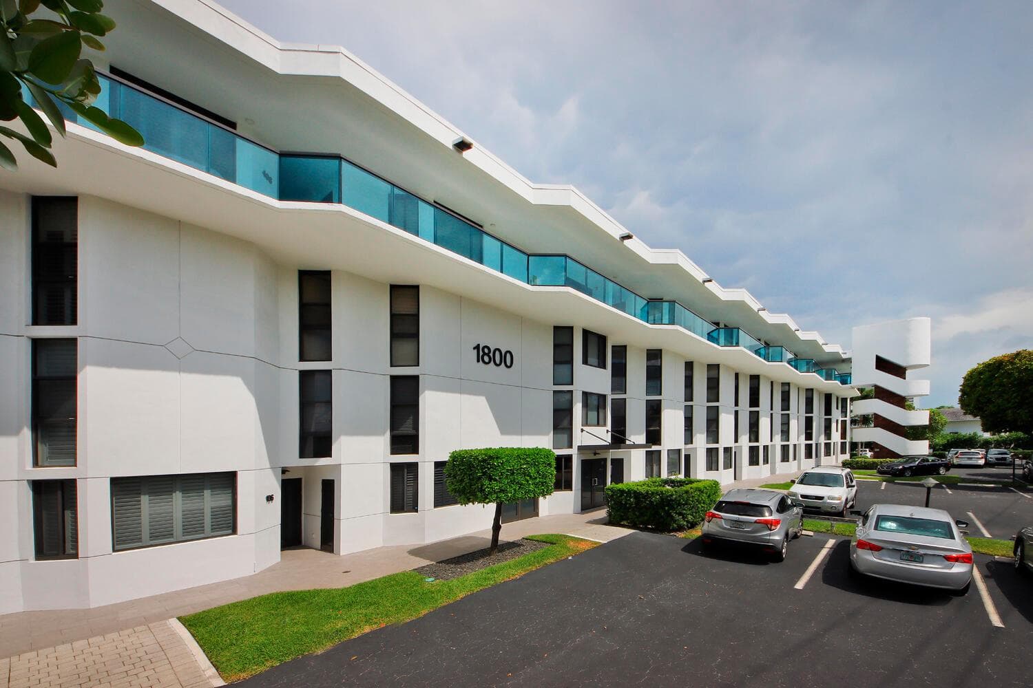 Exterior & Parking