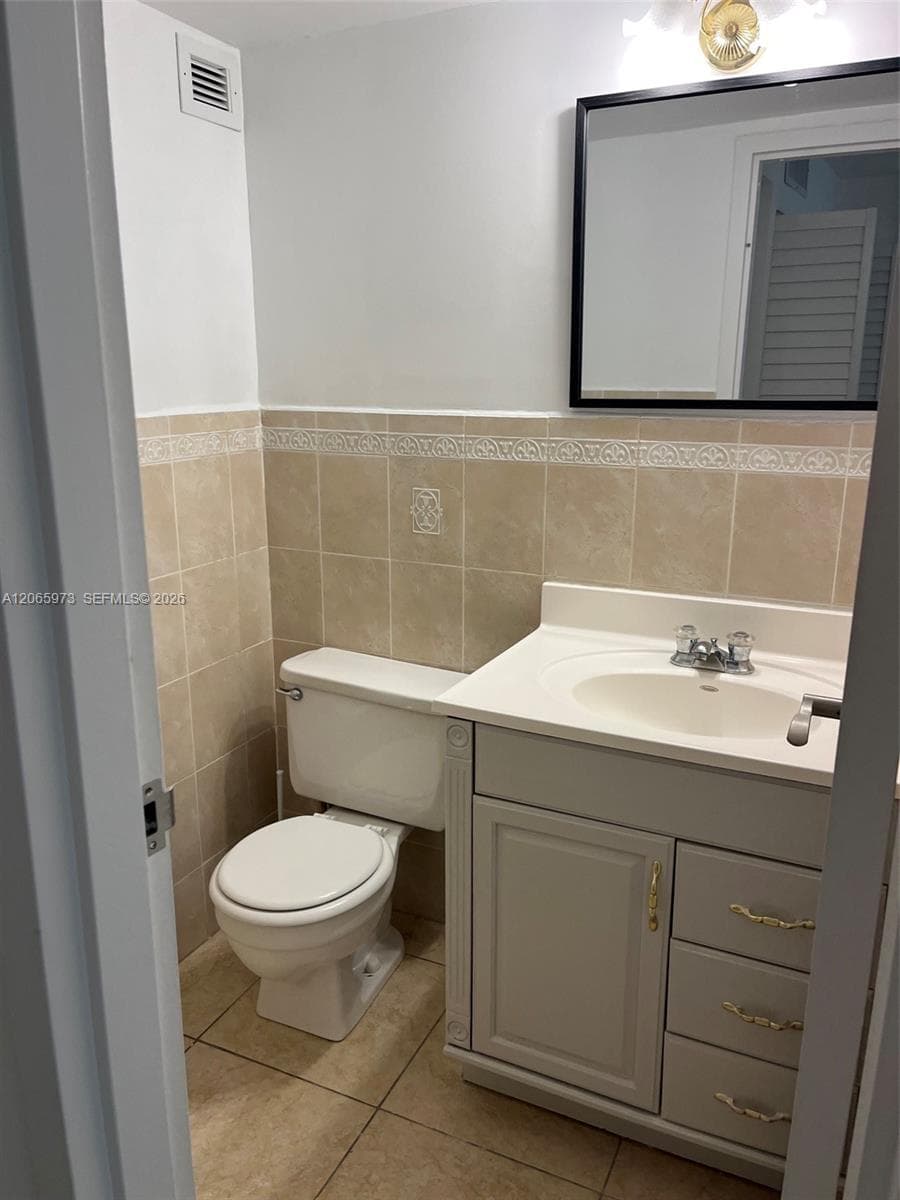 PLAZA OF AMERICAS CONDO P · #420 in Sunny Isles Beach - Photo 11