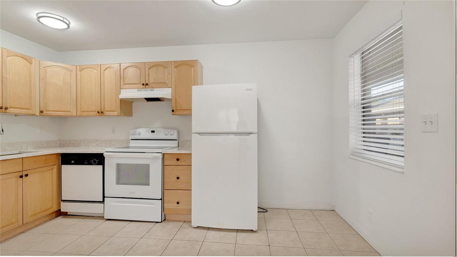 room for table / eat in kitchen