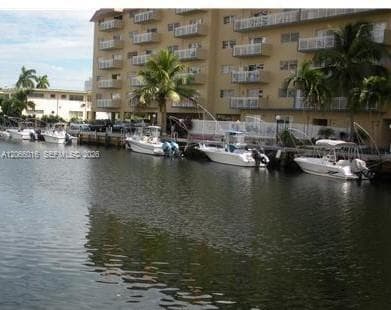 Michelle condo · #101 in North Miami Beach - Photo 14