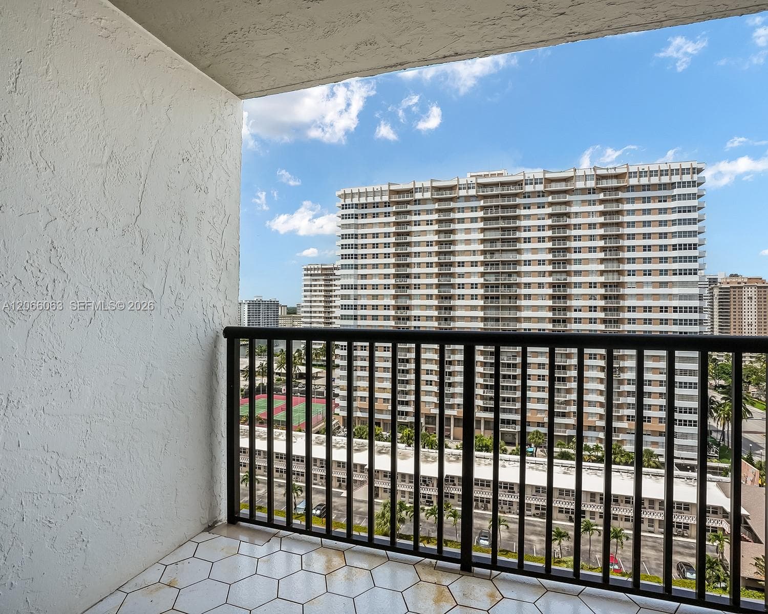 AVANT GARDE CONDO · #1406 in Hallandale Beach - Photo 23