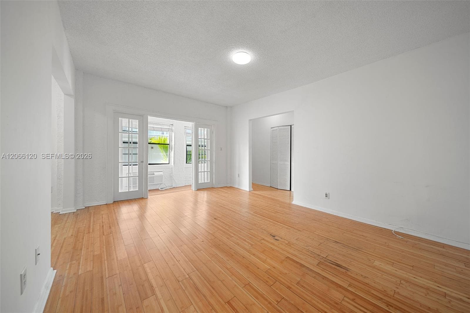 VENETIAN MANOR CONDO · #207 in Miami Beach - Photo 2