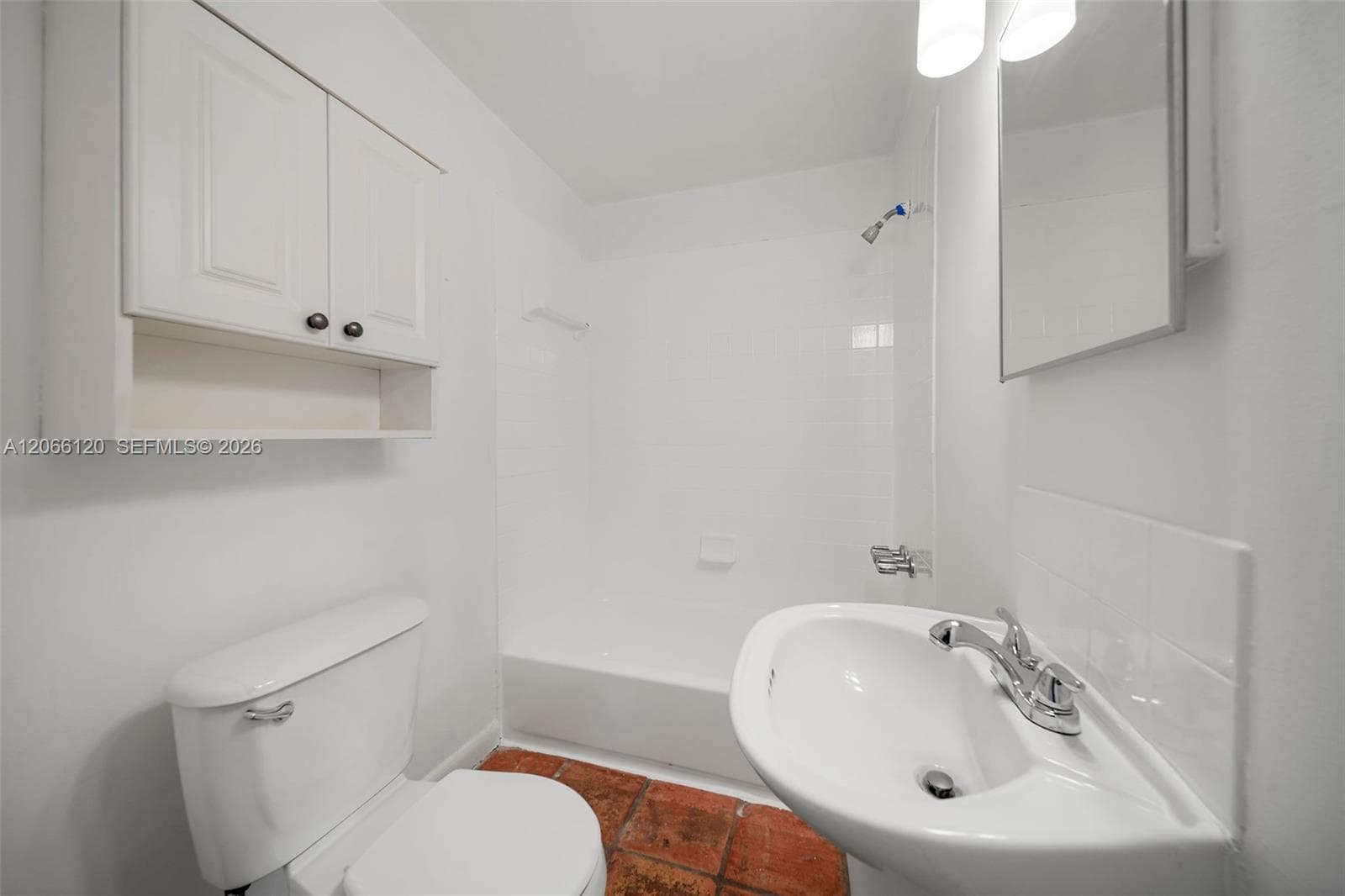 VENETIAN MANOR CONDO · #207 in Miami Beach - Photo 6