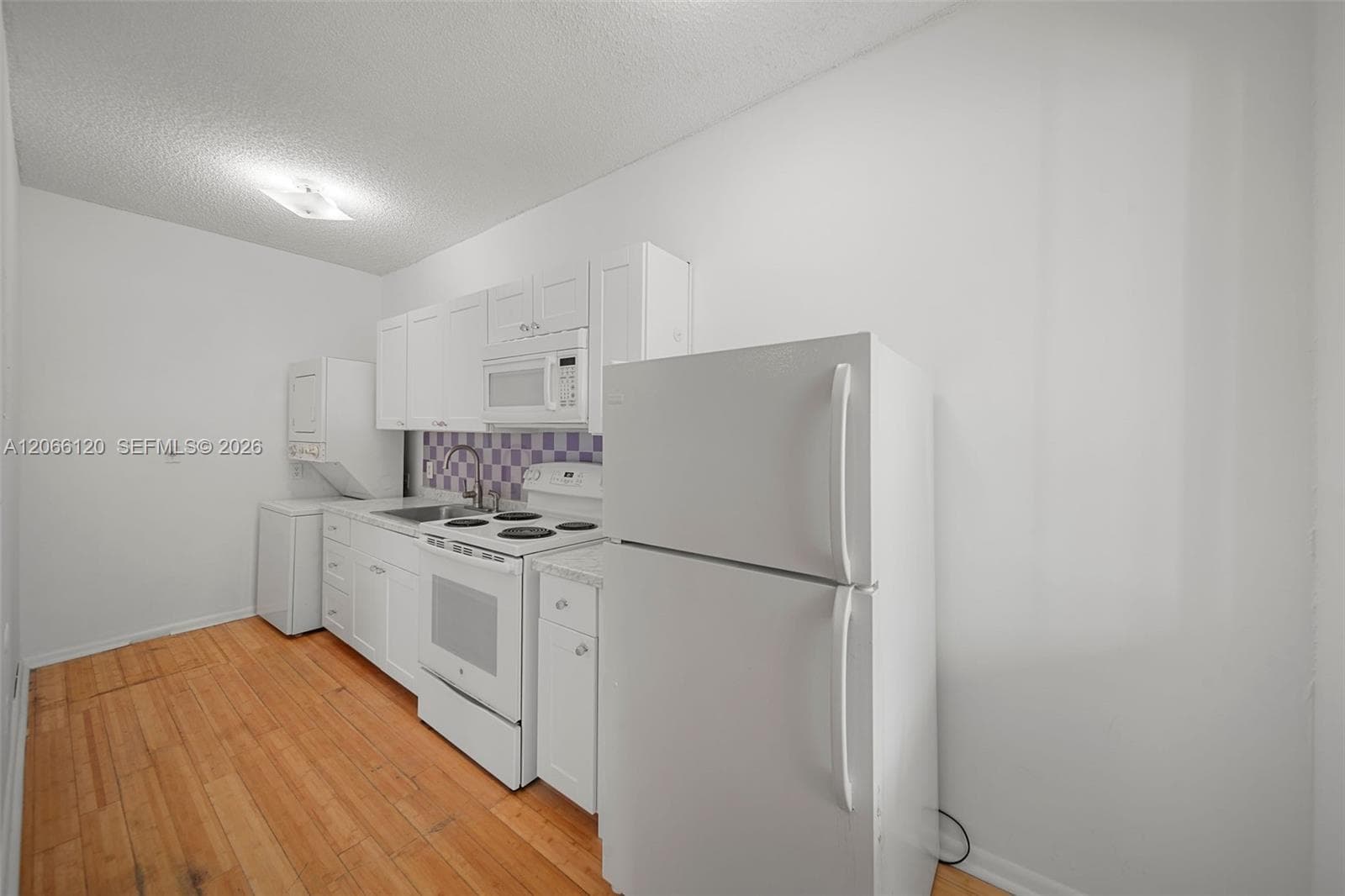 VENETIAN MANOR CONDO · #207 in Miami Beach - Photo 3