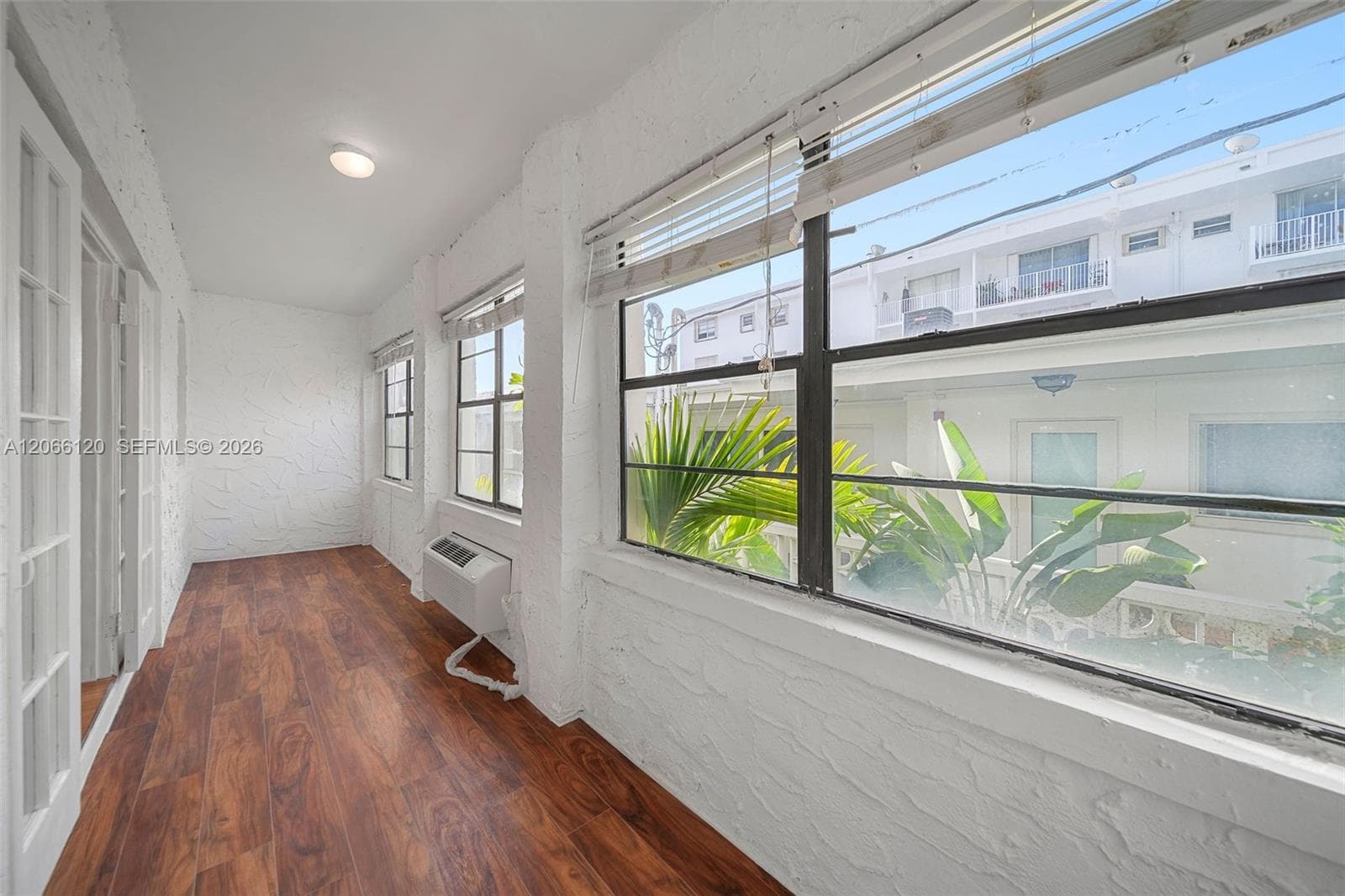 VENETIAN MANOR CONDO · #207 in Miami Beach - Photo 4