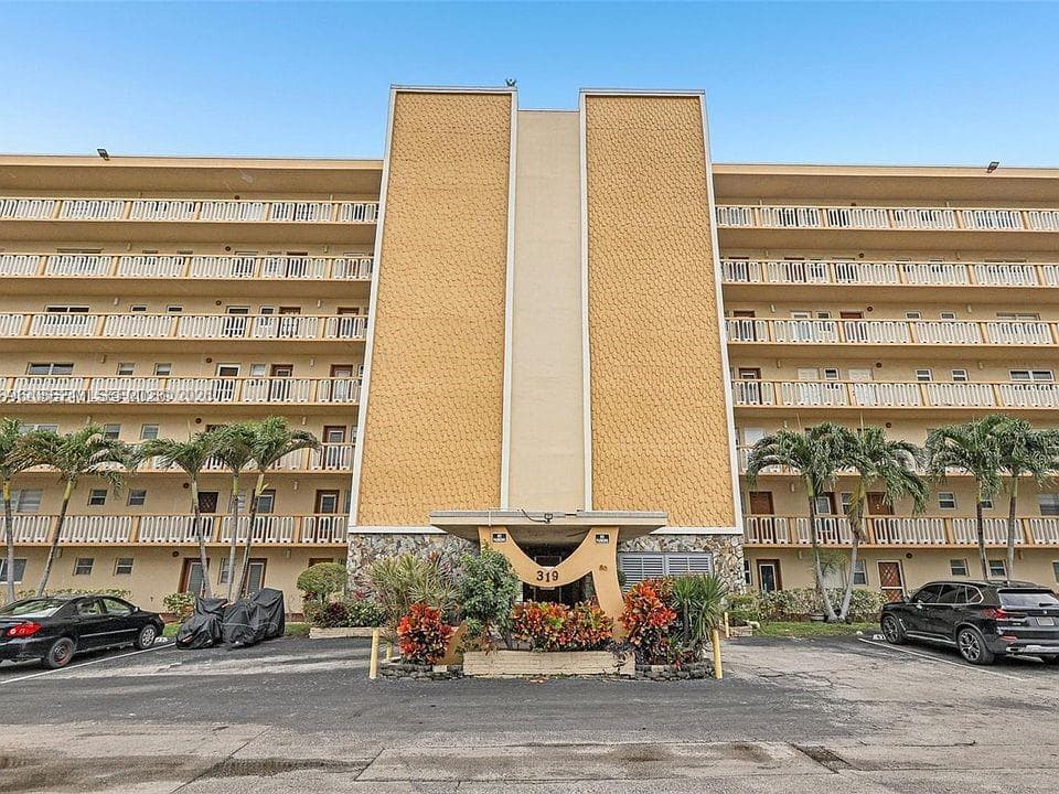 MEADOWBROOK TOWERS CONDO · #707 in Hallandale Beach - Photo 19