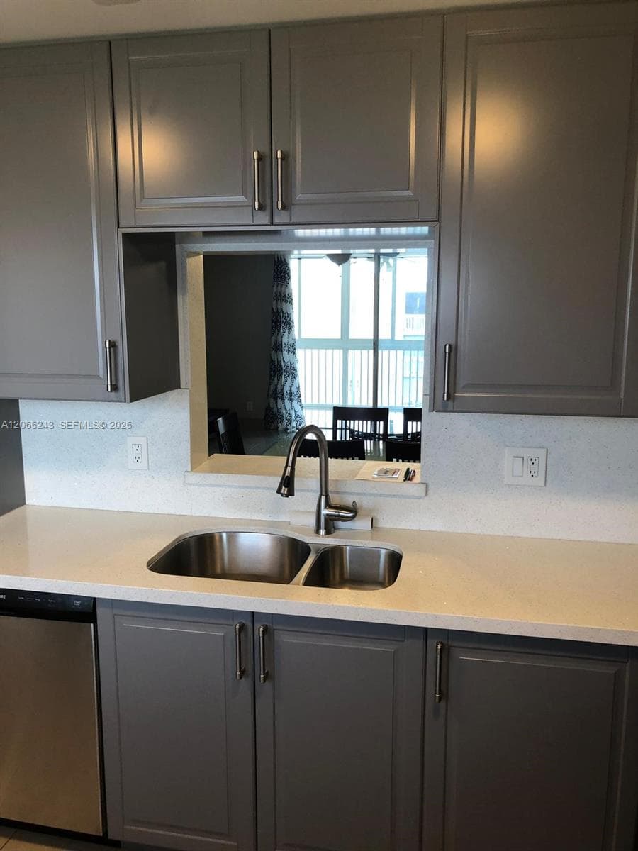 MEADOWBROOK TOWERS CONDO · #707 in Hallandale Beach - Photo 4