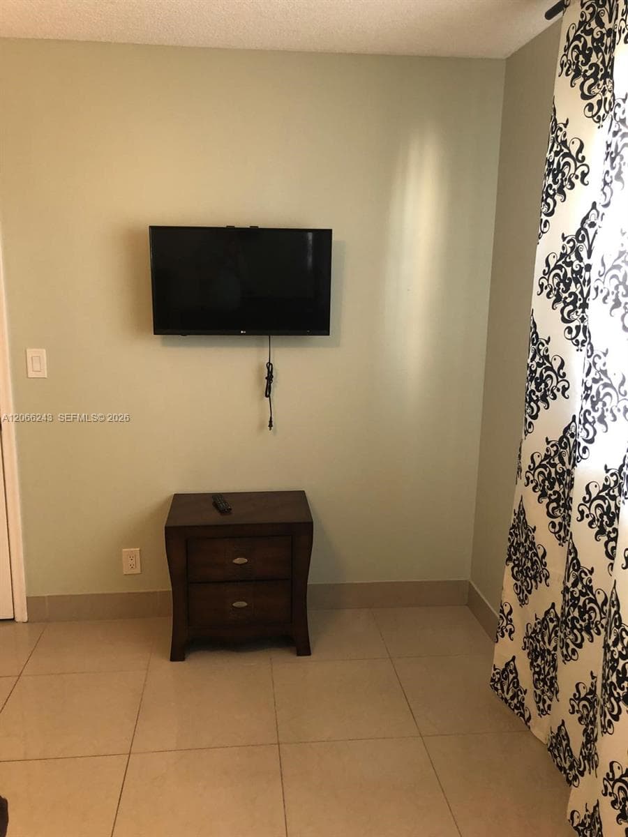MEADOWBROOK TOWERS CONDO · #707 in Hallandale Beach - Photo 8