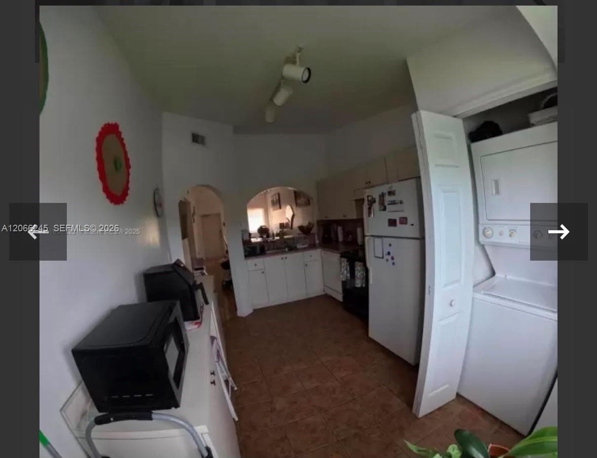 985 NE 34th Ave #203 photo 6