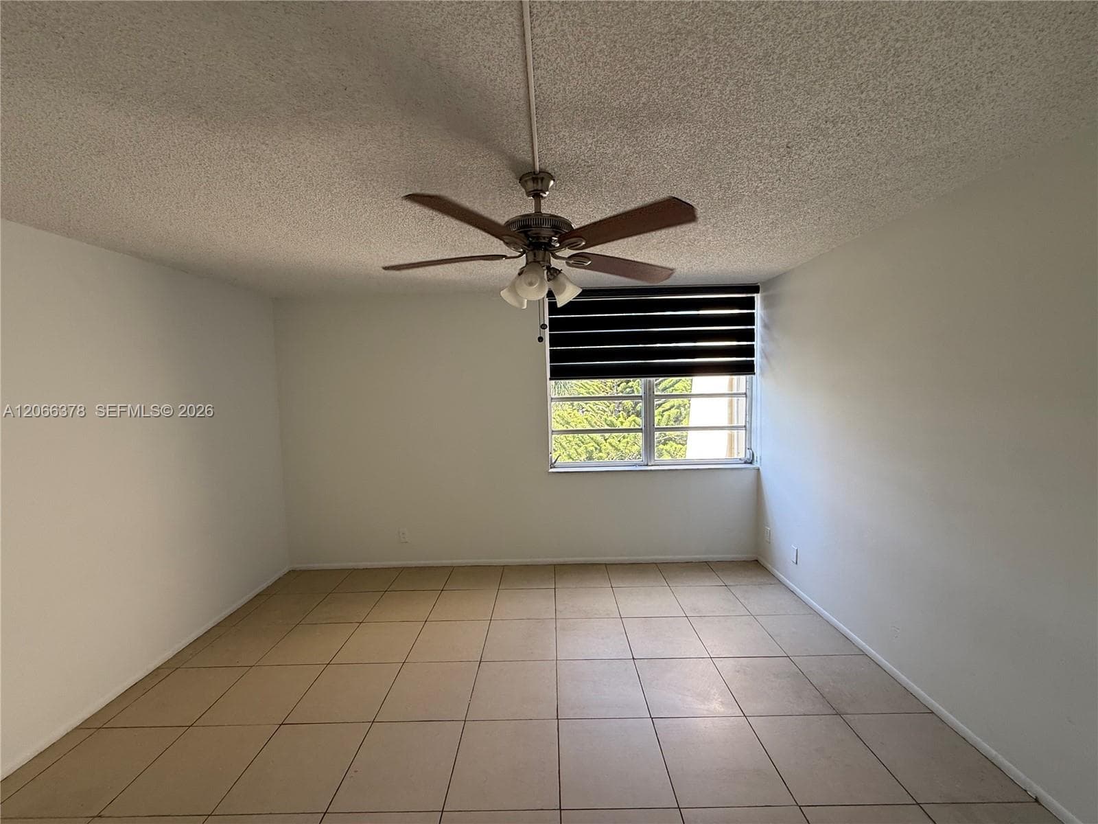 Lake Park Condominium · #4K in Miami - Photo 6