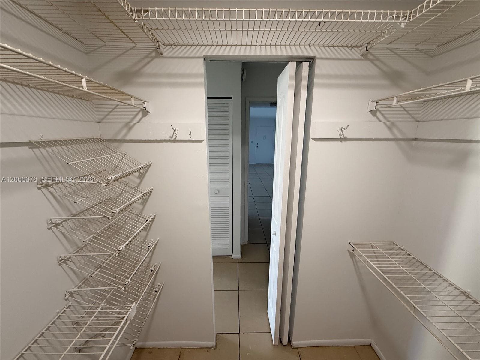 Lake Park Condominium · #4K in Miami - Photo 7