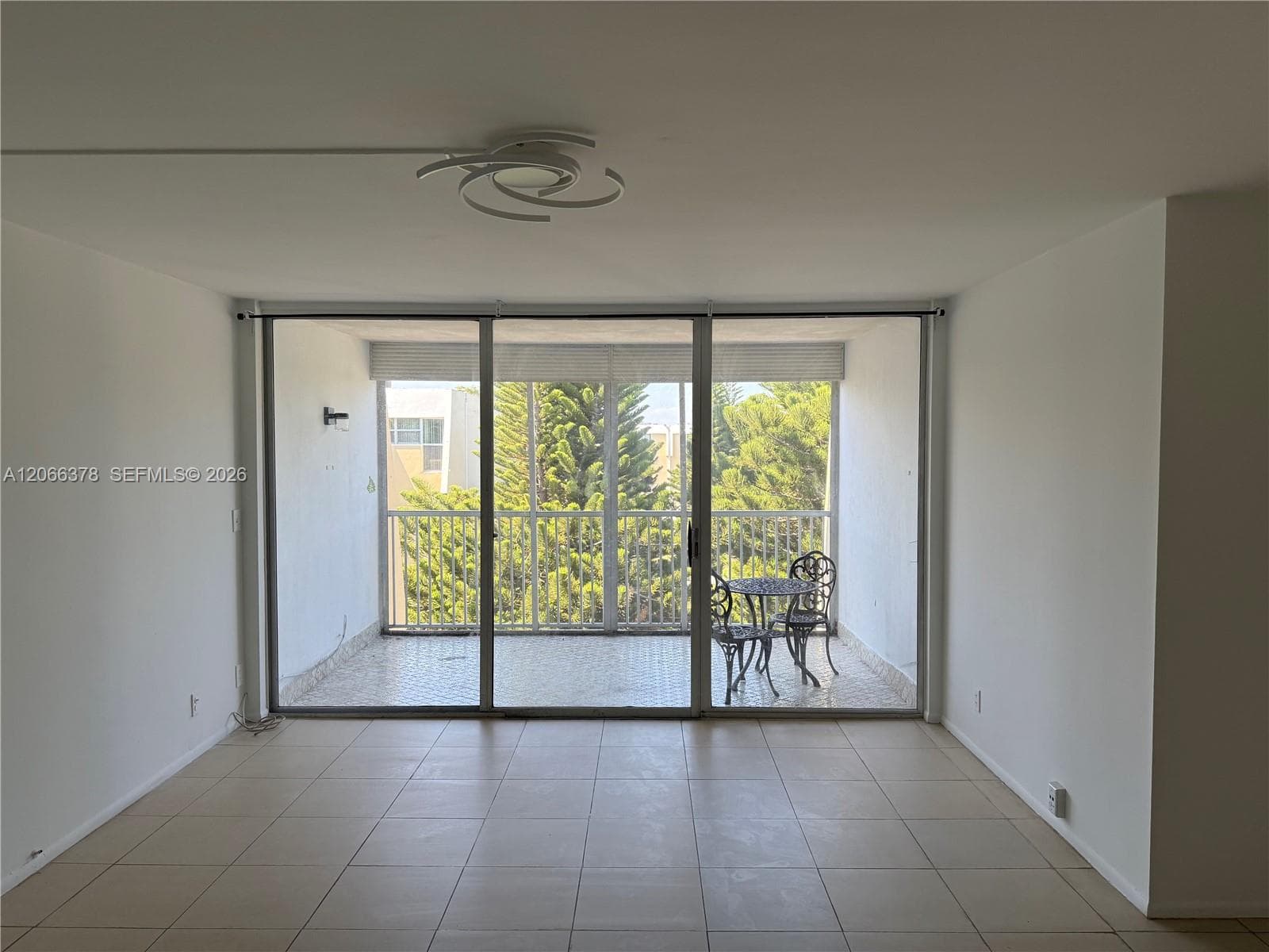 Lake Park Condominium · #4K in Miami - Photo 3
