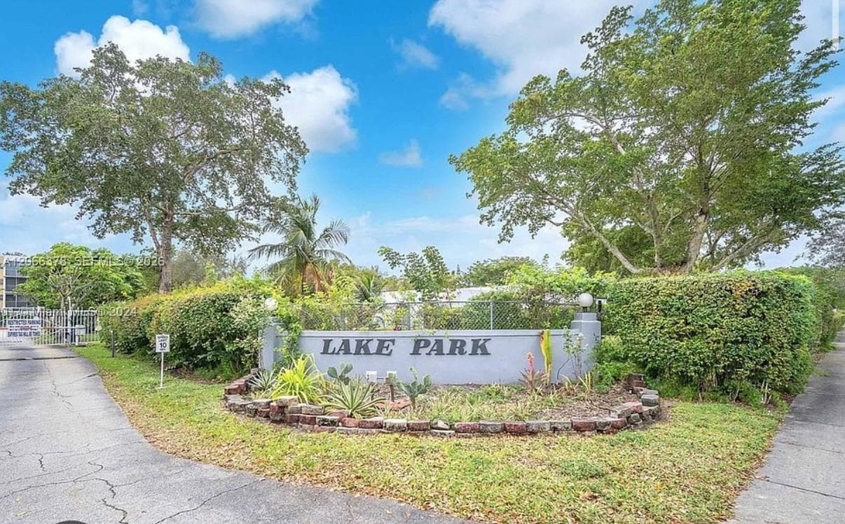 Lake Park Condominium · #4K in Miami - Photo 10