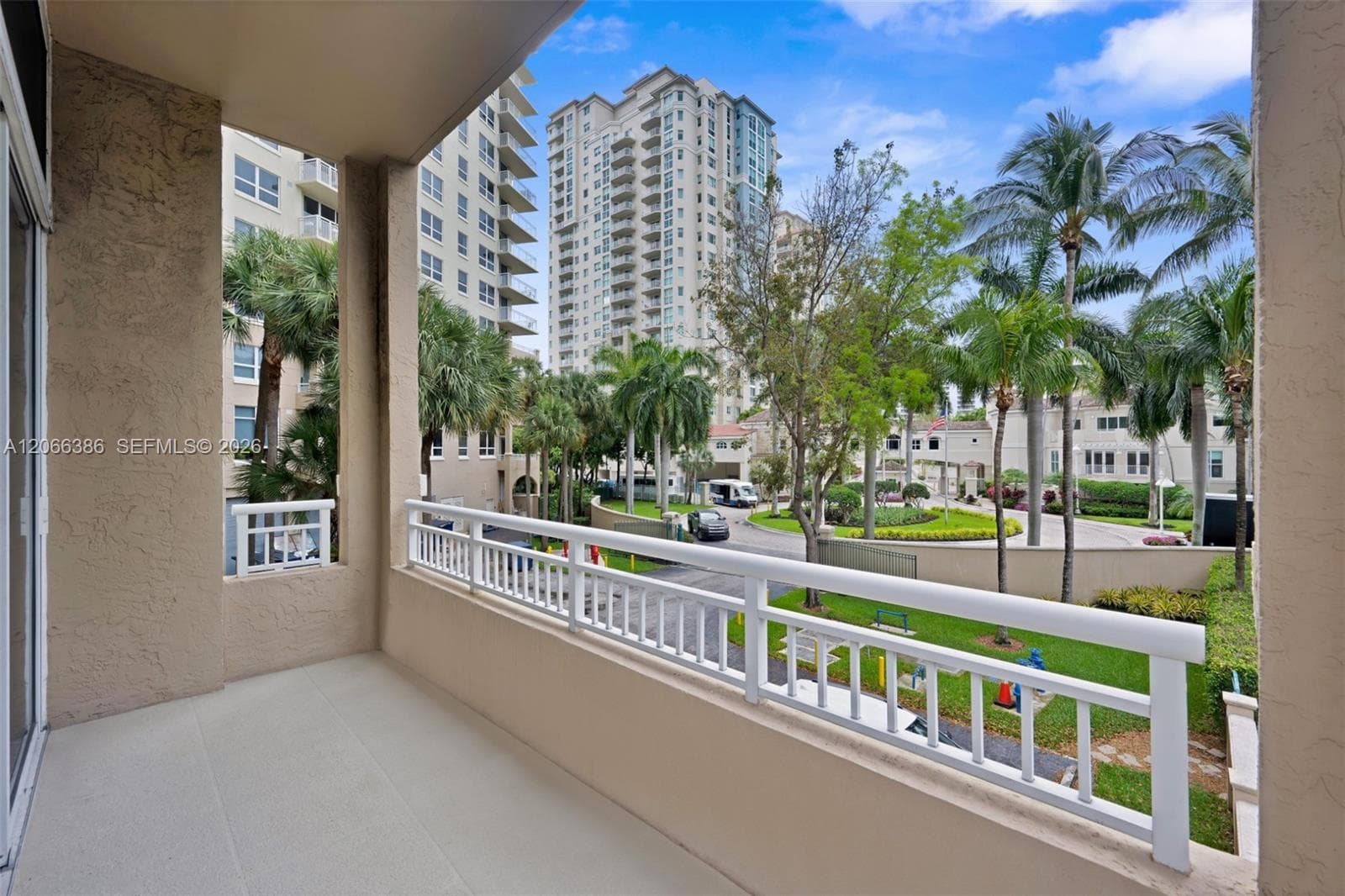 TURNBERRY ON THE GREEN CO · #208 in Aventura - Photo 13