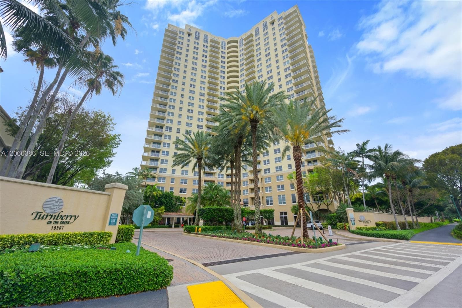 TURNBERRY ON THE GREEN CO · #208 in Aventura - Photo 26