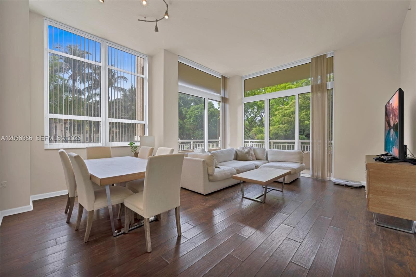 TURNBERRY ON THE GREEN CO · #208 in Aventura - Photo 1