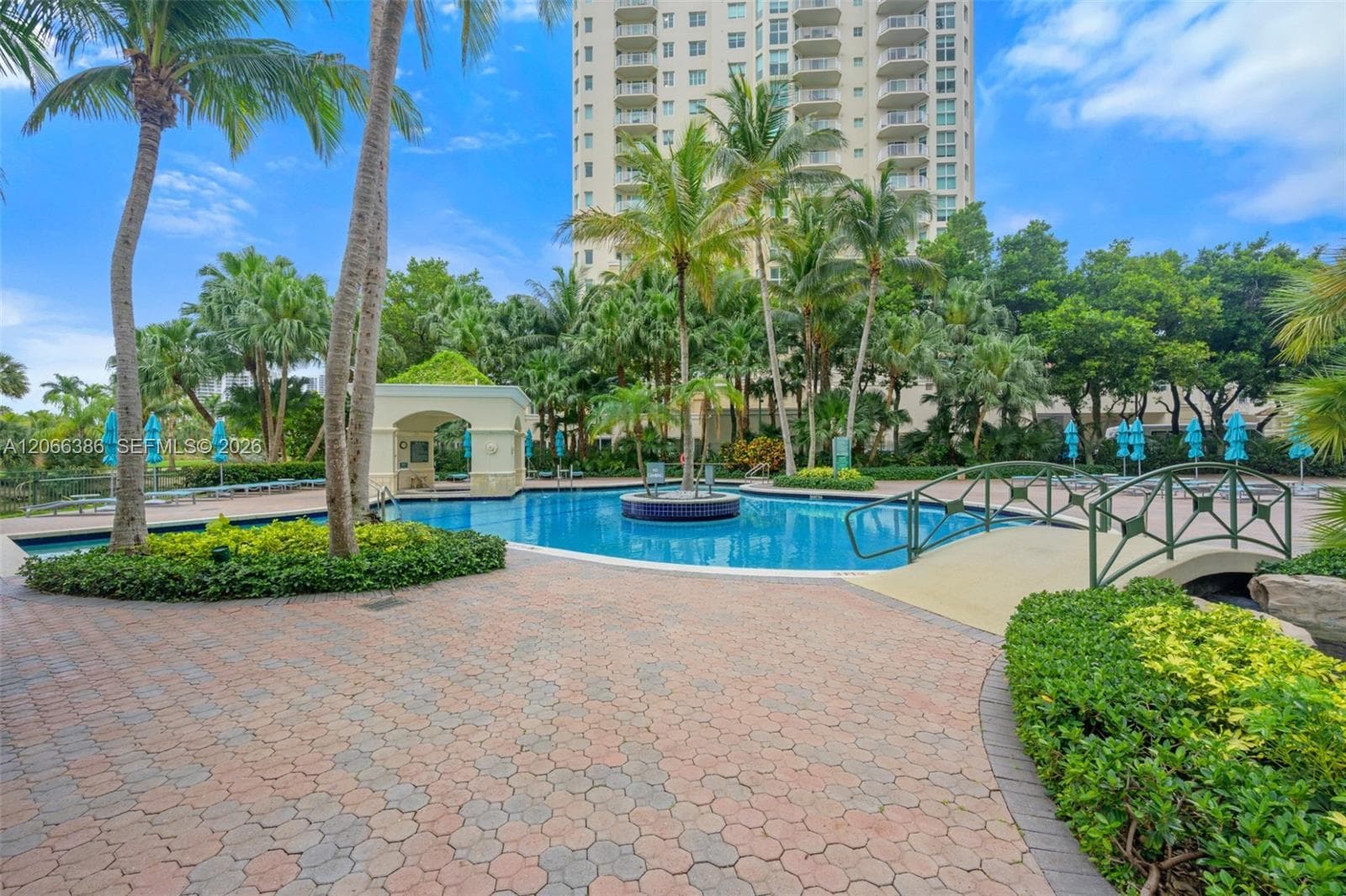 TURNBERRY ON THE GREEN CO · #208 in Aventura - Photo 20