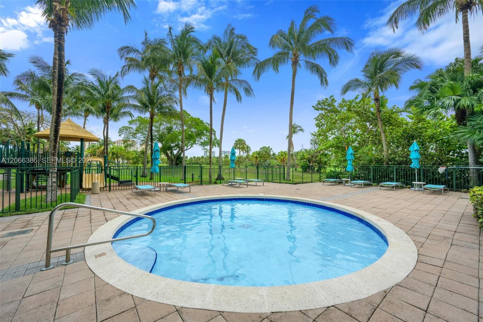 TURNBERRY ON THE GREEN CO · #208 in Aventura - Photo 24