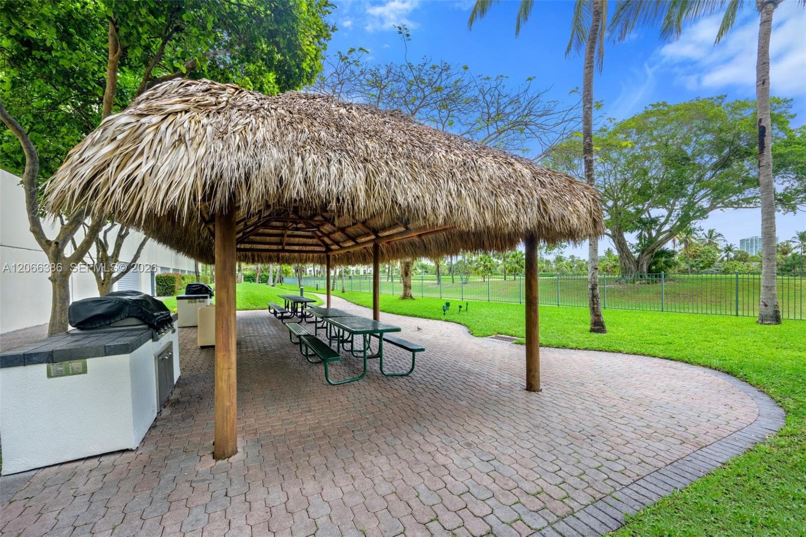 TURNBERRY ON THE GREEN CO · #208 in Aventura - Photo 25