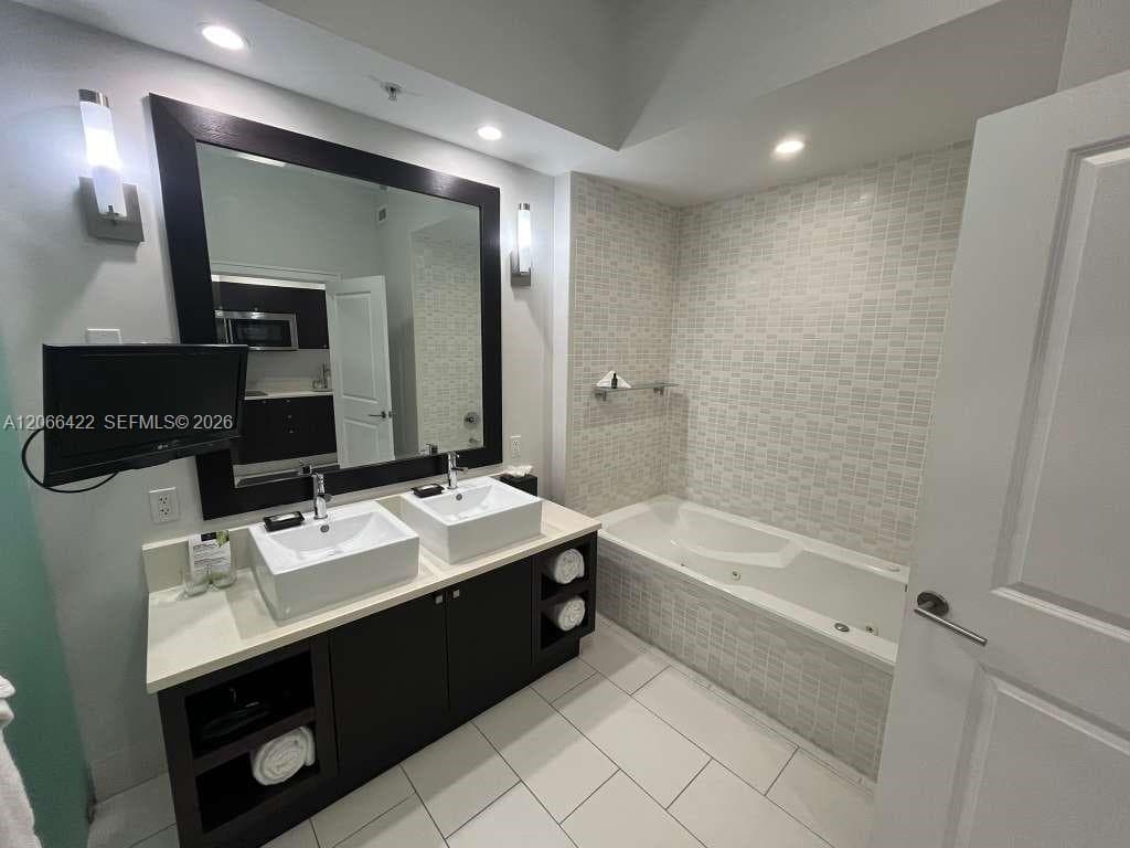 Blue Resort · #307 in Doral - Photo 3