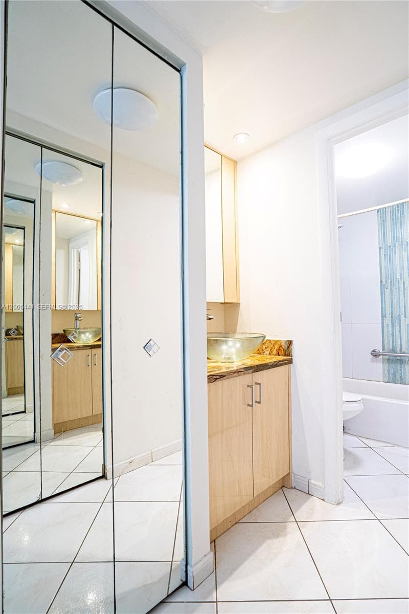 OLYMPUS CONDO PHASE · #1416 in Hallandale Beach - Photo 8