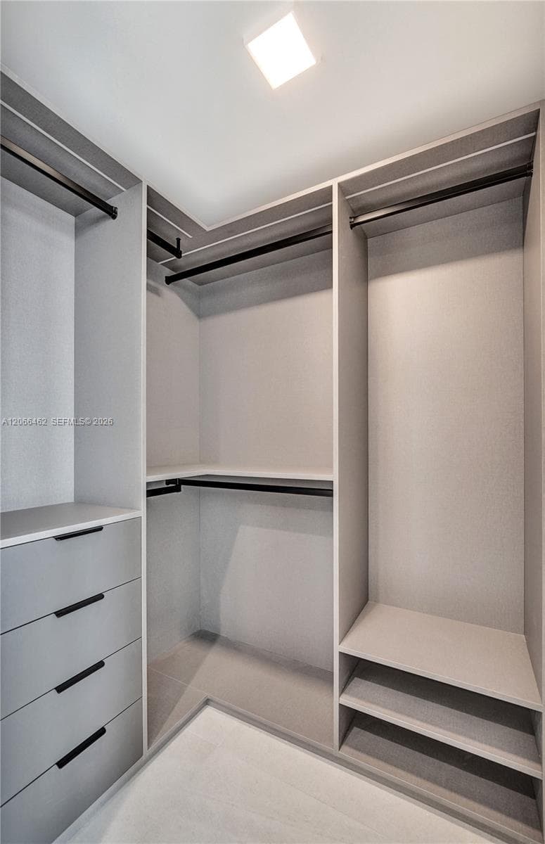 HALLANDALE OASIS 2019 LLC · #1111 in Hallandale Beach - Photo 27