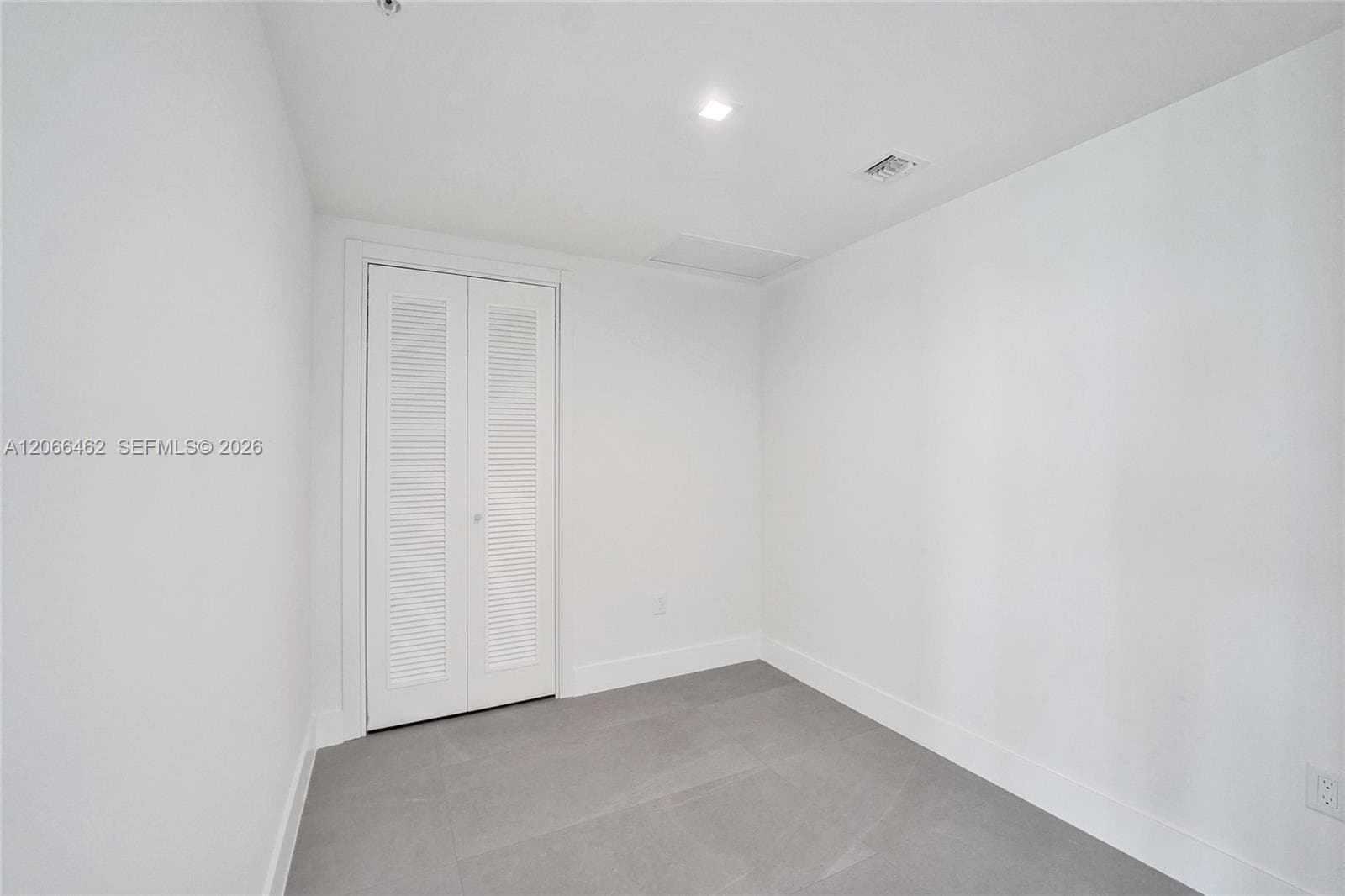 HALLANDALE OASIS 2019 LLC · #1111 in Hallandale Beach - Photo 17