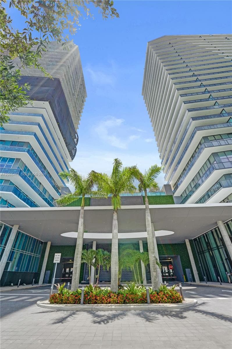 HALLANDALE OASIS 2019 LLC · #1111 in Hallandale Beach - Photo 3