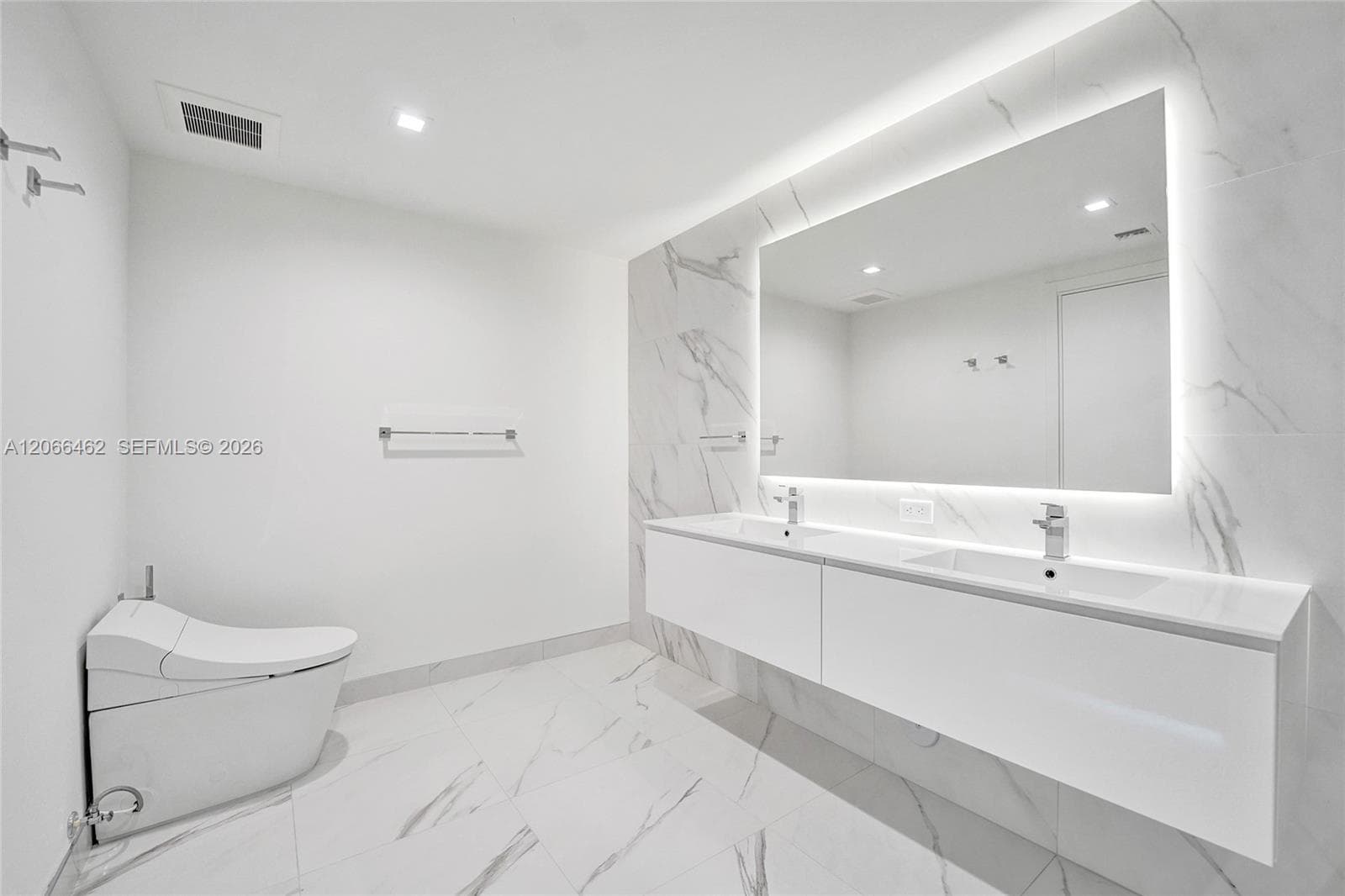HALLANDALE OASIS 2019 LLC · #1111 in Hallandale Beach - Photo 32