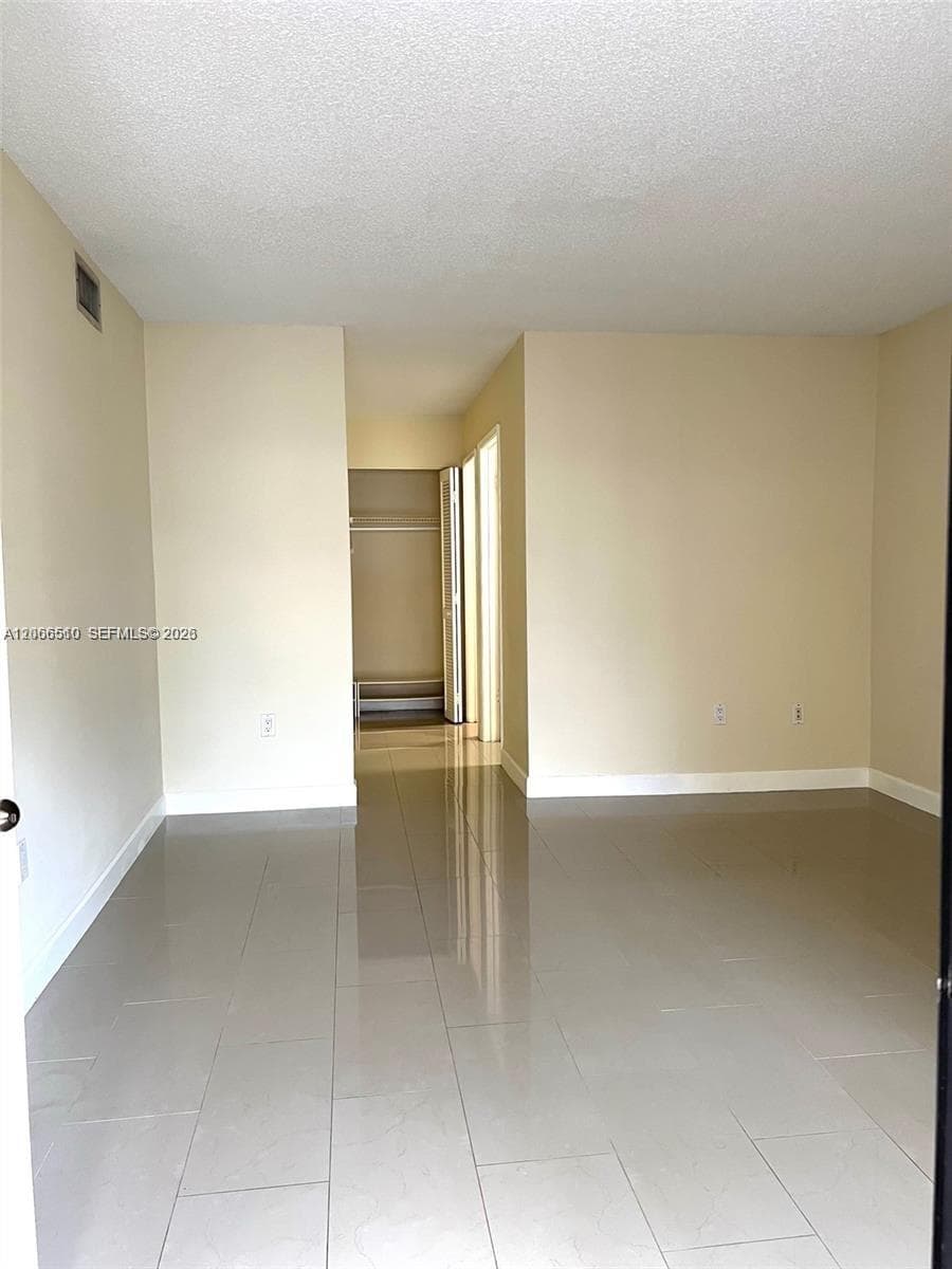 primare bedroom