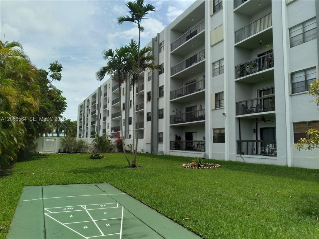 HALLANDALE GARDENS CONDO · #415 in Hallandale Beach - Photo 21