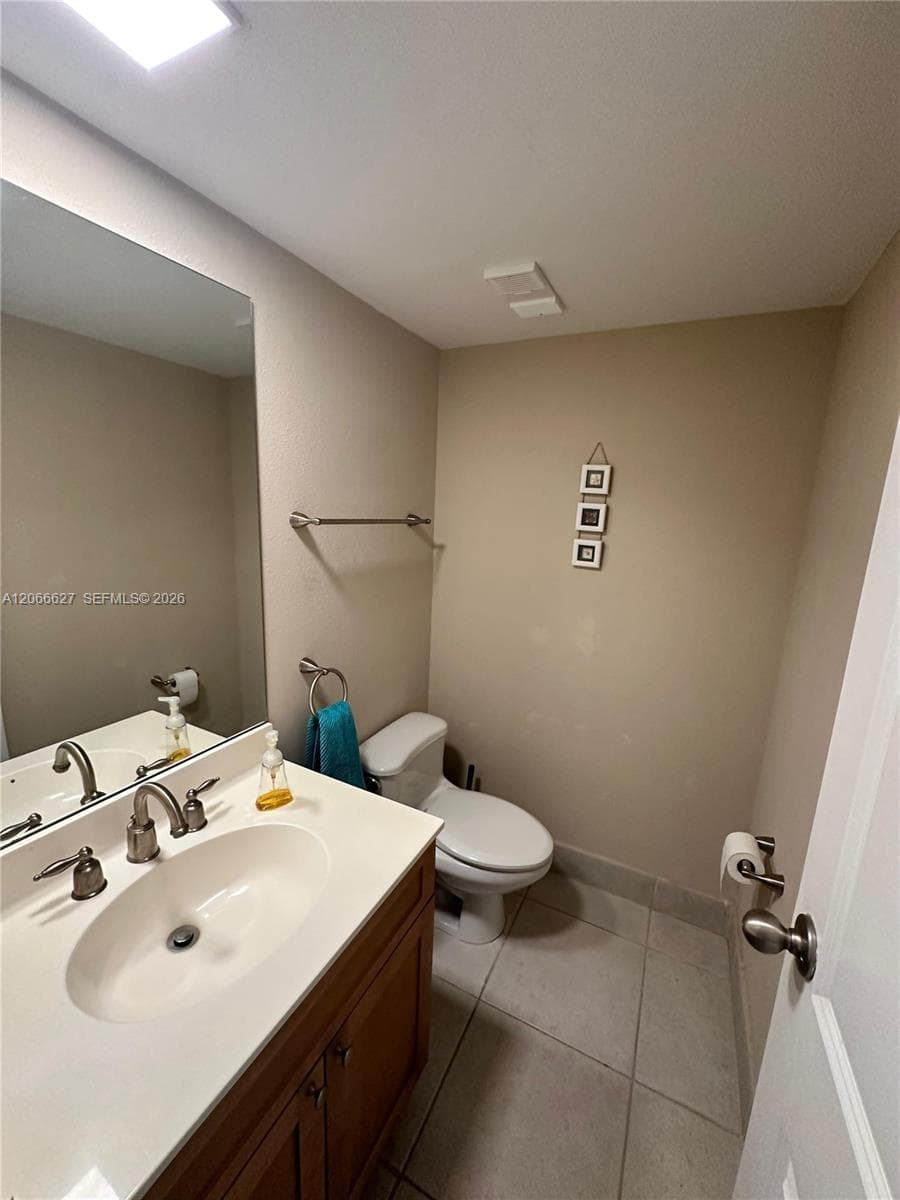 LAKESHORE CLUB CONDO · #118 in West Palm Beach - Photo 3