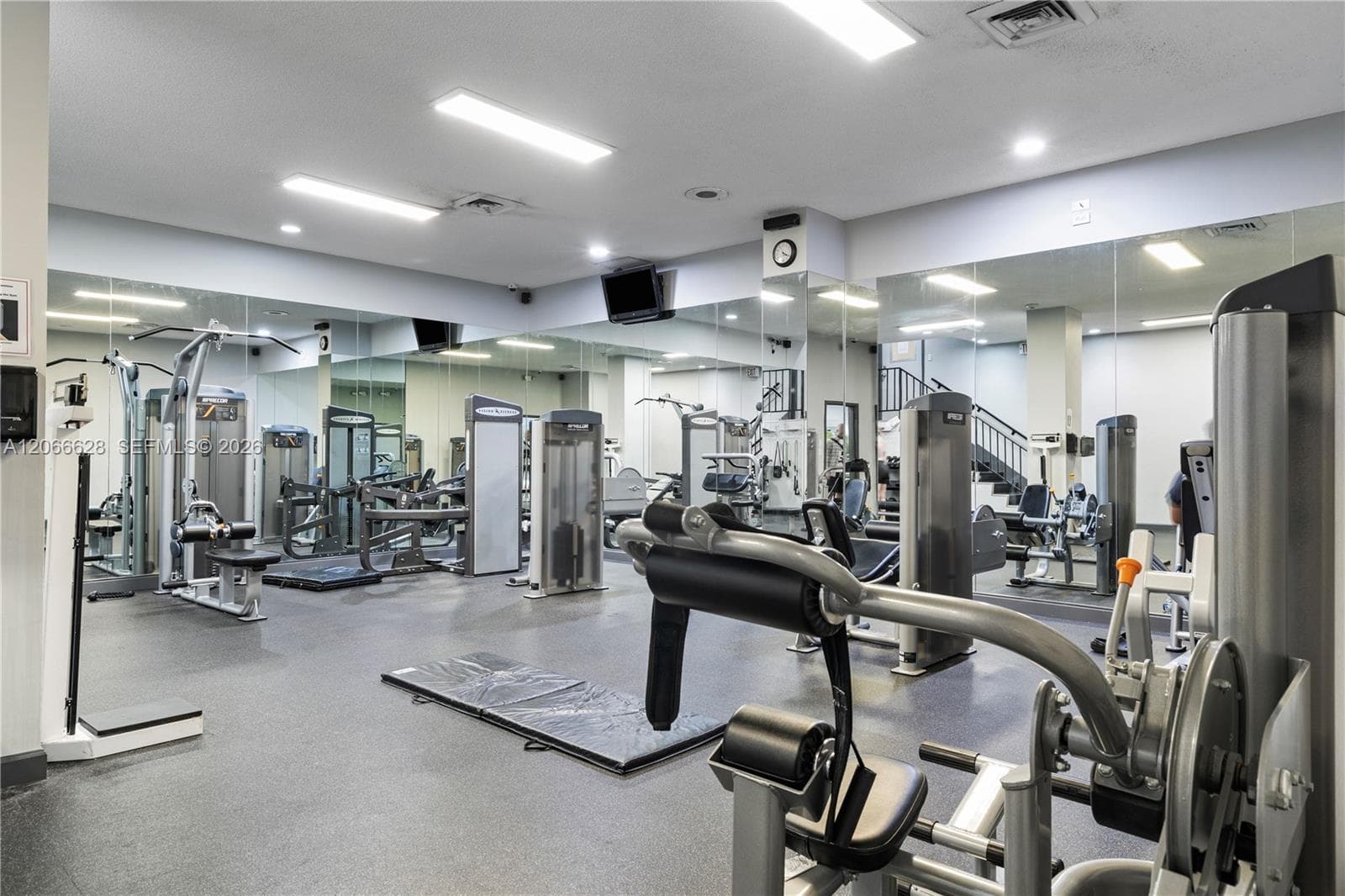 WINSTON TOWERS 200 · #706 in Sunny Isles Beach - Photo 34