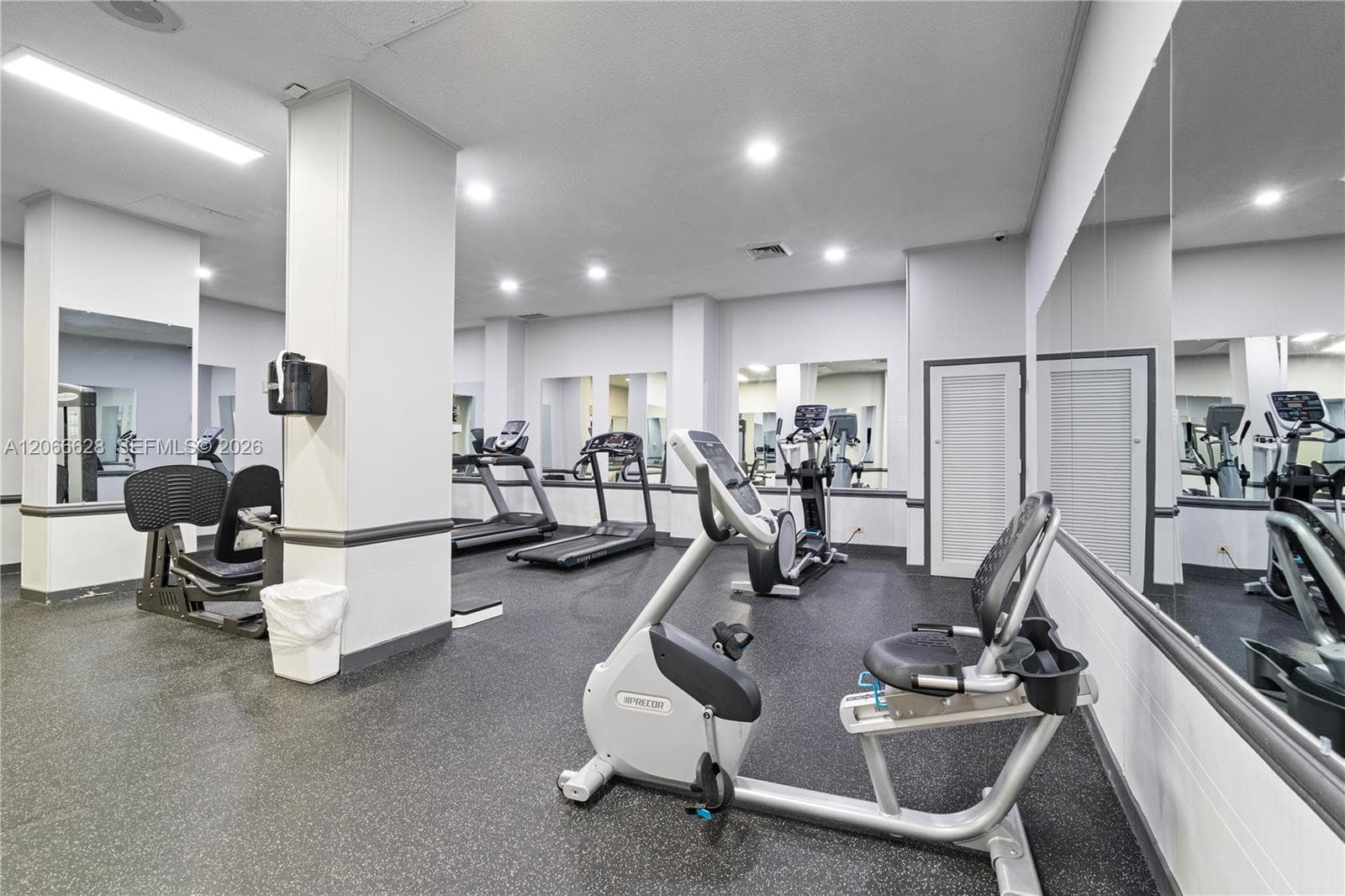 WINSTON TOWERS 200 · #706 in Sunny Isles Beach - Photo 33