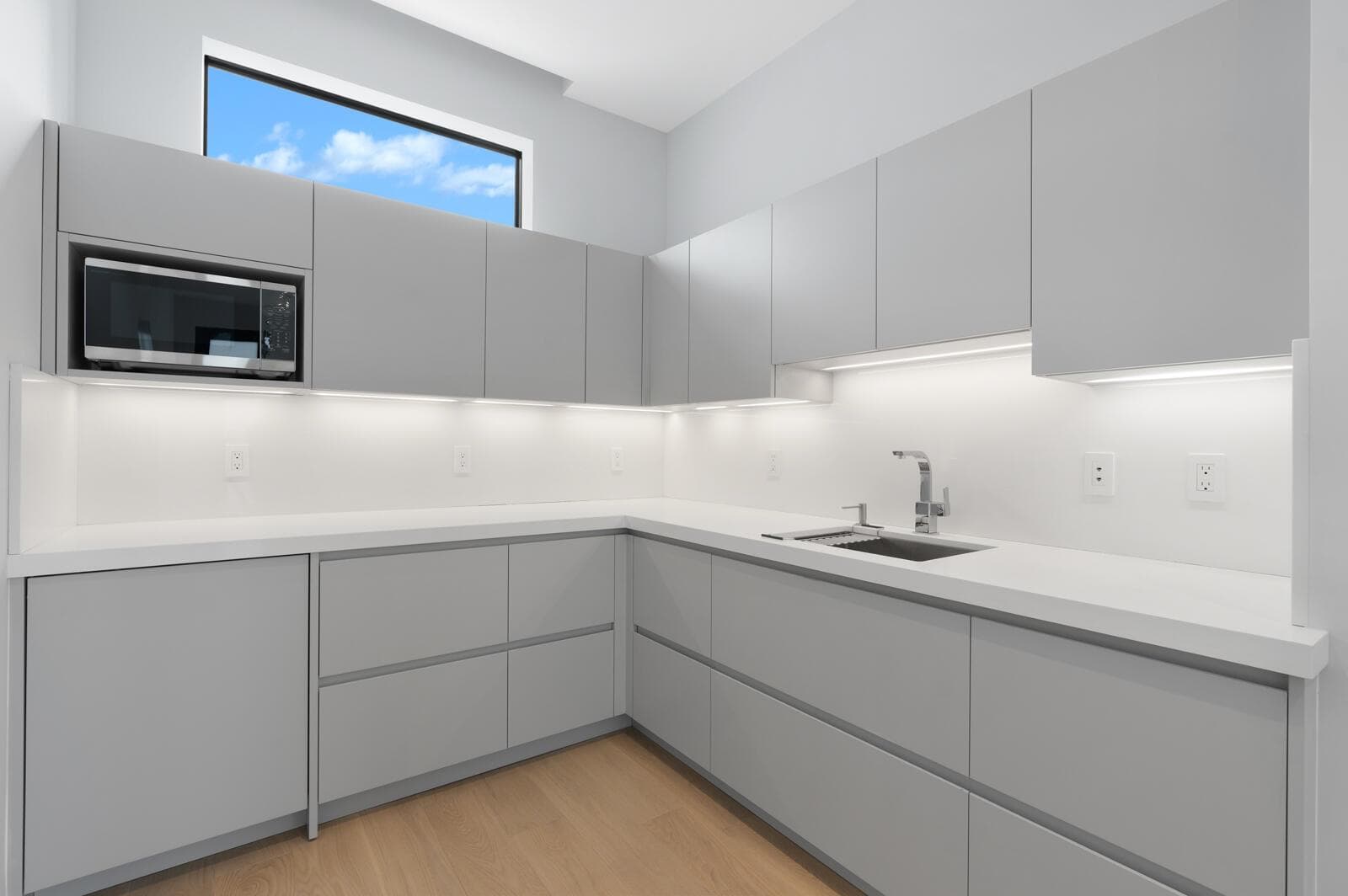 LG100900-MLS