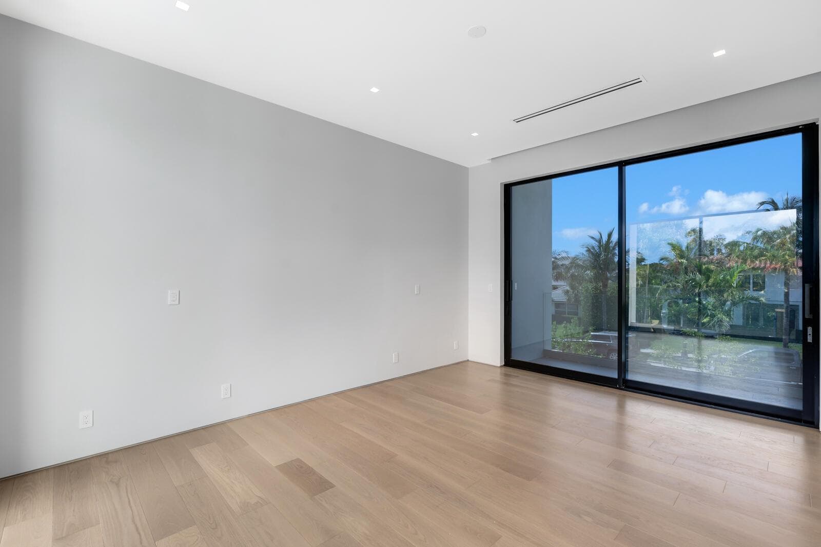 LG100771-MLS