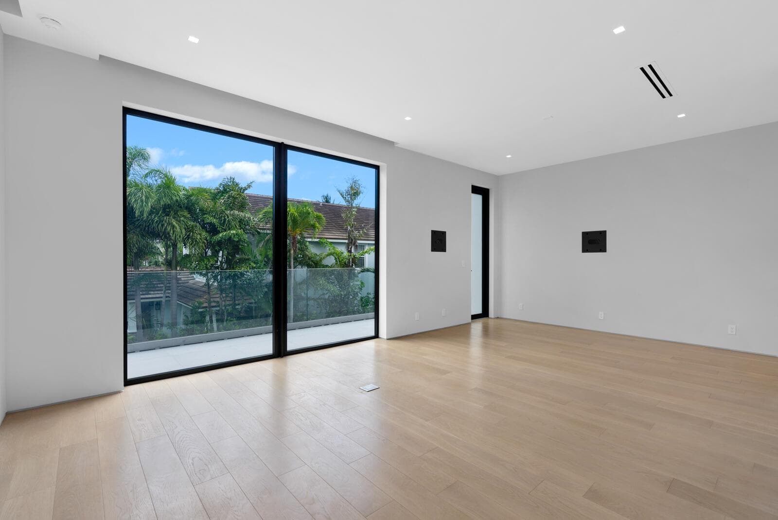 LG100905-MLS