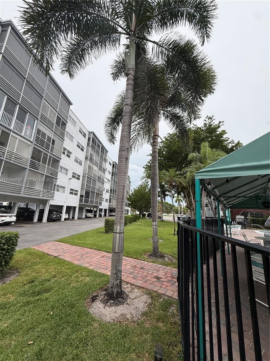 FAIRWAYS ROYAL CONDO · #206 in Hallandale Beach - Photo 16