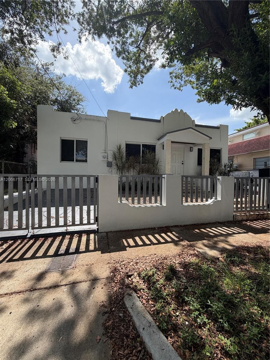 328 SW 15th Ave #- photo 1