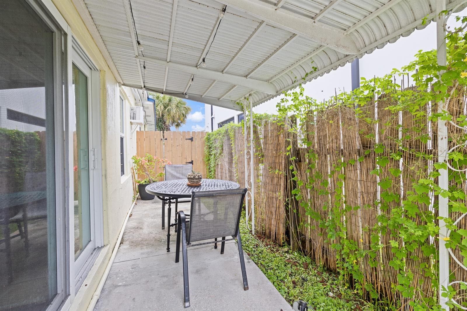 400 45th St. -8