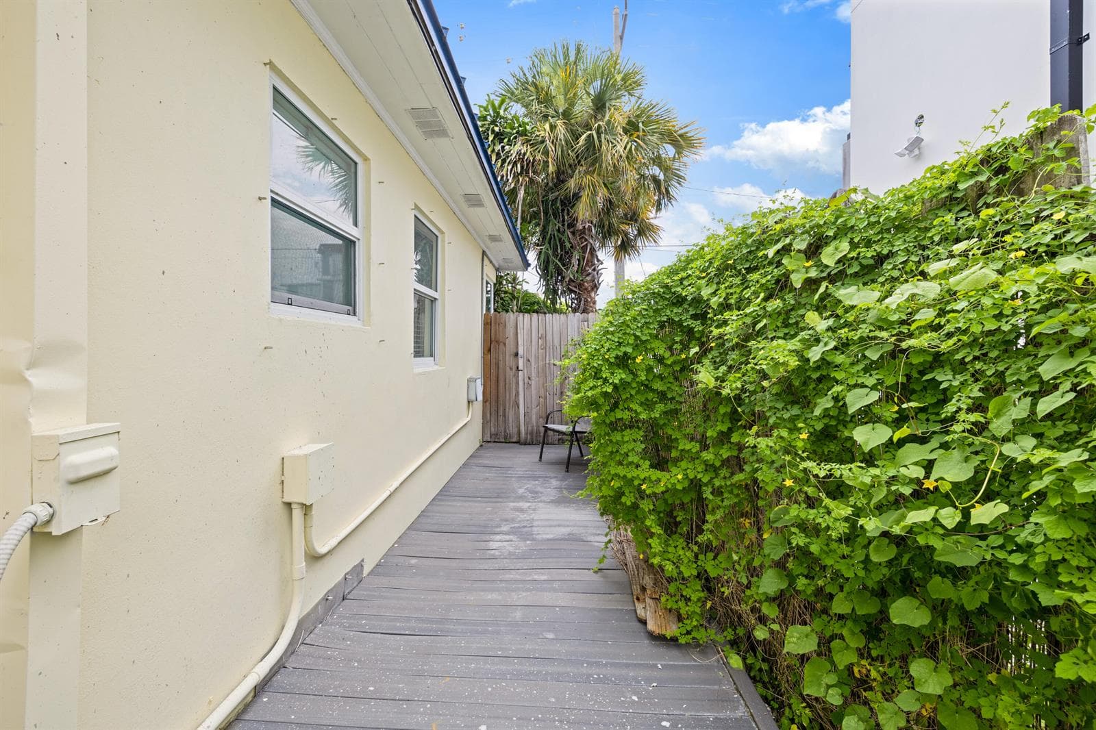 400 45th St. -9