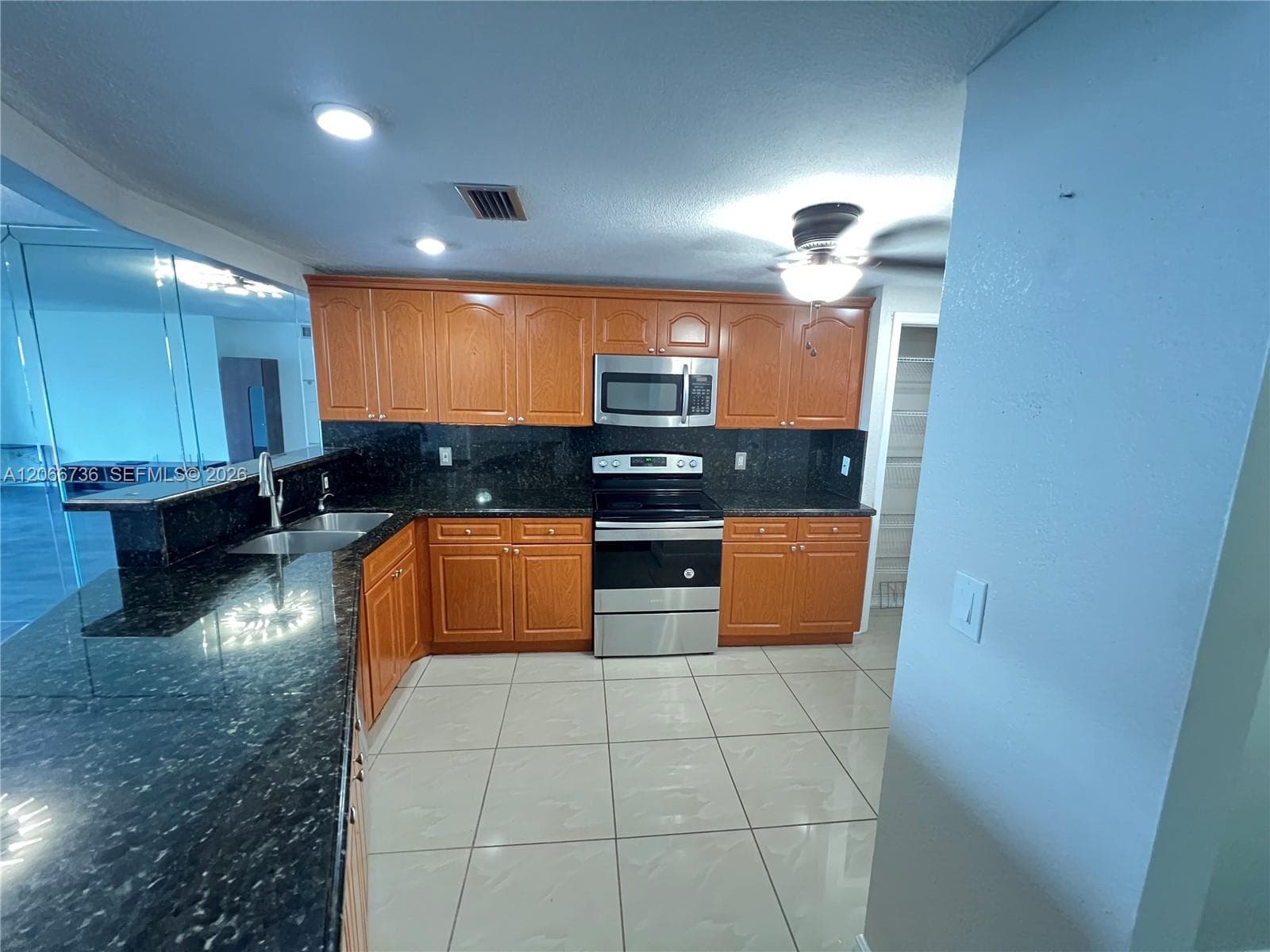 JADE WINDS GROUP - · #509-1 in Miami - Photo 3